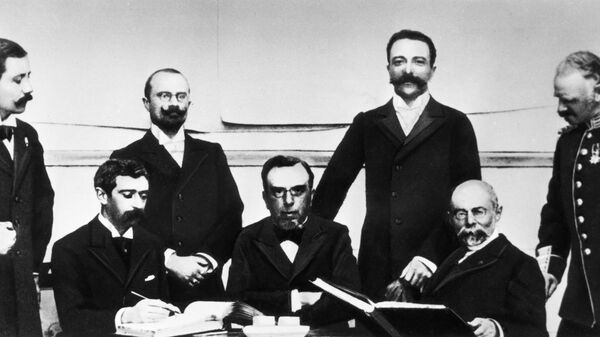 Первый состав Международного олимпийского комитета, Афины, 10 апреля 1896 года. первым слева сидит инициатор создания современных олимпийских игр, президент МОК Пьер де Кубертен