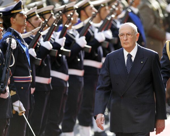 Новоизбранный президент Итальянской республики Джорджо Наполитано во время церемонии приведения к присяге в качестве 11-го президента Италии в Риме 