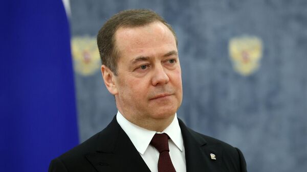 Зампред Совбеза РФ Д. Медведев провел встречу со школьниками и студентами, посвященную Дню Конституции РФ