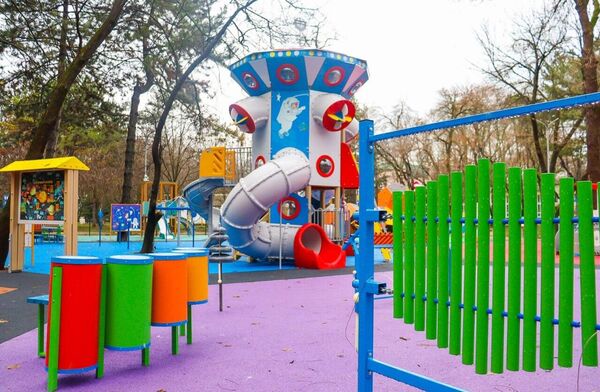 Научная детская площадка в Детском парке Симферополя