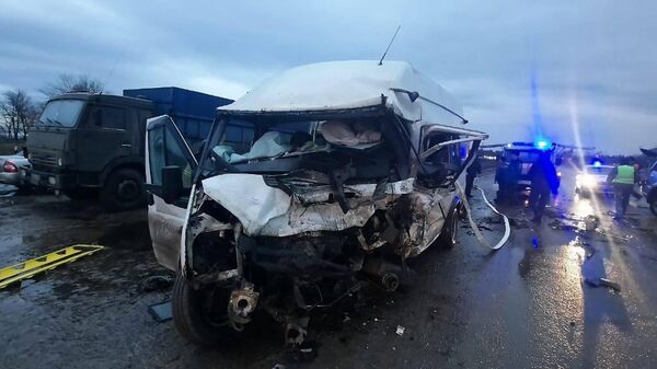 Четыре человека погибли в ДТП с микроавтобусом под Ростовом
