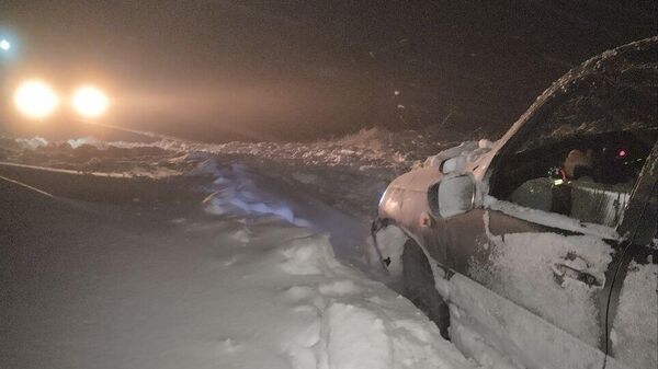 Сотрудники ГКУ РК КРЫМ-СПАС оказали помощь автомобилистам, застрявшим в снежных заносах