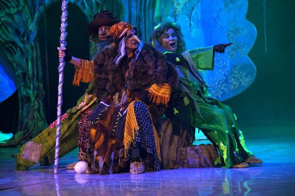 Спектакль Там, на неведомых дорожках вГосударственном академическом музыкальном театре Республики Крым Спектакль Там, на неведомых дорожках вГосударственном академическом музыкальном театре Республики Крым