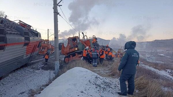 14 вагонов сошли с рельсов при столкновении двух грузовых поездов в Забайкальском крае