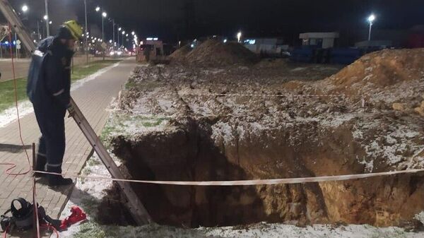 В Евпатории мужчина упал в шестиметровую траншею