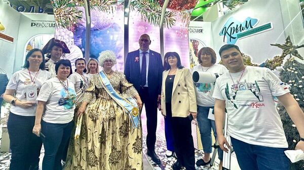 Николай Валуев посетил крымский стенд выставки-форума Россия