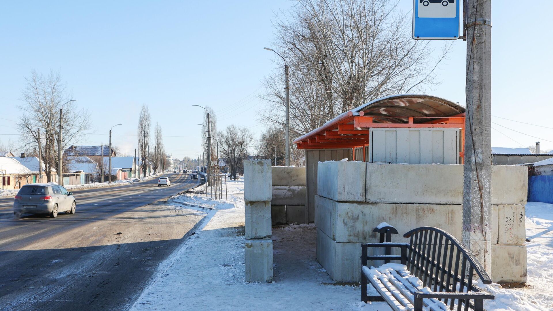 Укрепление остановок общественного транспорта в Белгороде - РИА Новости, 1920, 15.01.2024