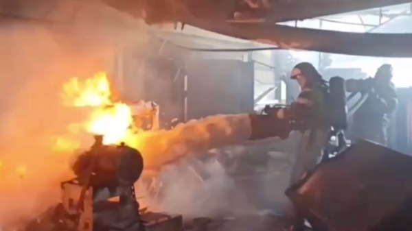 Пожар на заводе по производству полиэфирного волокна Авангард в Шахтах в Ростовской области. 17 января 2024