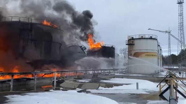 В Клинцах горят резервуары с нефтепродуктами
