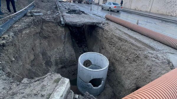 В Феодосии из-за аварийных работ на канализационном коллекторе ограничили движение по Симферопольскому шоссе