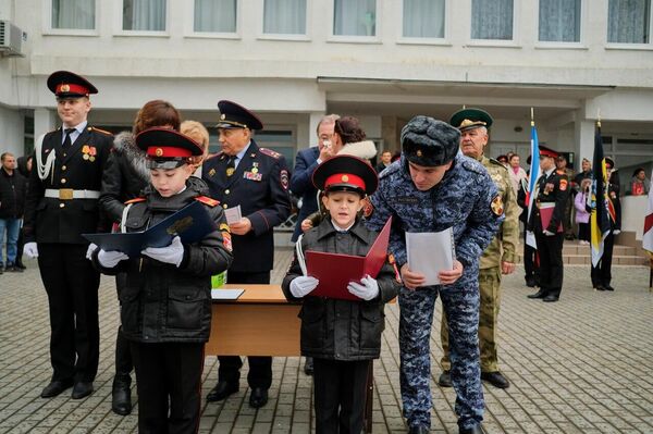 В школе №11 в Ялте открыли бюст российскому царю Александру III