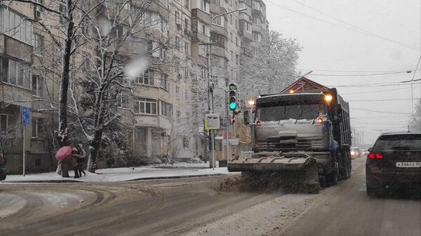 Расчистка дорог в Симферополе