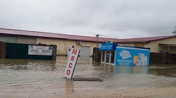 Вода затопила магазины и склады в поселке Сахарная головка