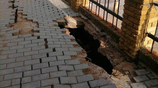 Прокуратура РК организовала проверку по фактам частичного разрушения лестницы, забора и пешеходной зоны в Феодосии