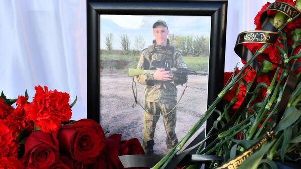 В Красногвардейском районе Крыма открыли памятную доску в честь погибшего героя спецоперации Владимира Лейченко