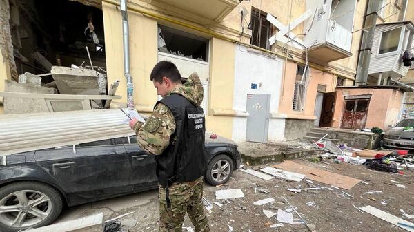 Следователи работают на месте ЧП в Севастополе, где в жилом доме произошел взрыв