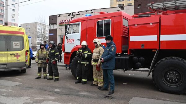 Спасатели на месте удара ВСУ по Белгороду