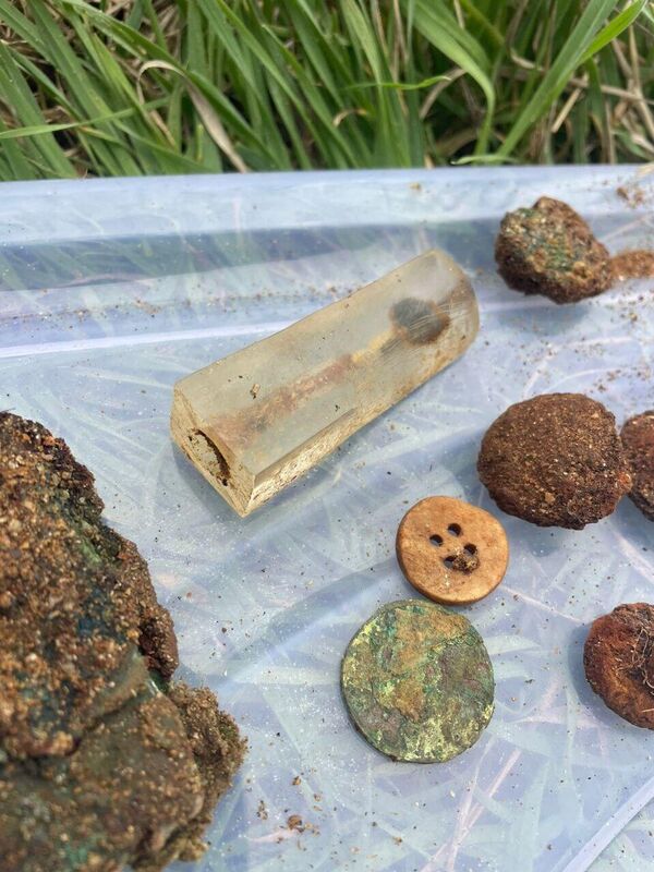 Личные вещи обнаруженных под Керчью бойцов