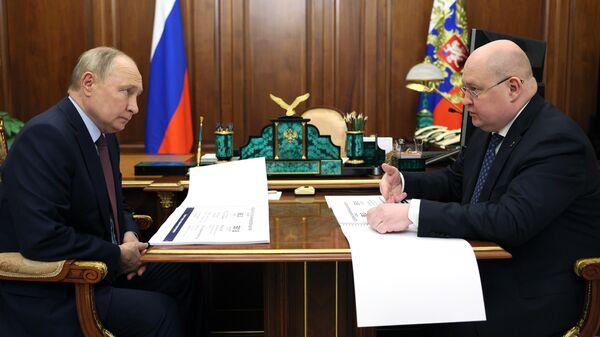 Президент РФ В. Путин встретился с губернатором Севастополя М. Развожаевым