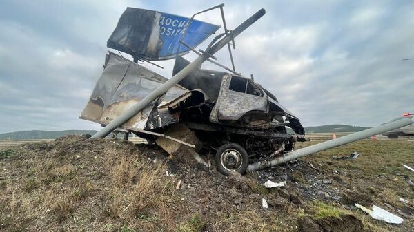 В Белогорском районе Крыма автомобиль ГАЗ влетел в дорожный знак и загорелся