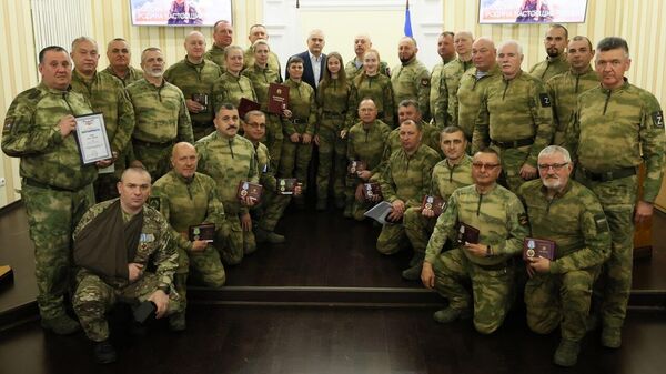 Аксенов наградил участников Народного ополчения Крыма