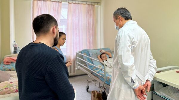 Губернатор Белгородской области Вячеслав Гладков посетил в больнице пострадавших при ударах ВСУ детей 