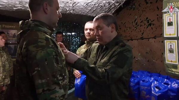 Глава Генштаба Валерий Герасимов наградил военных Южного военного округа в зоне СВО