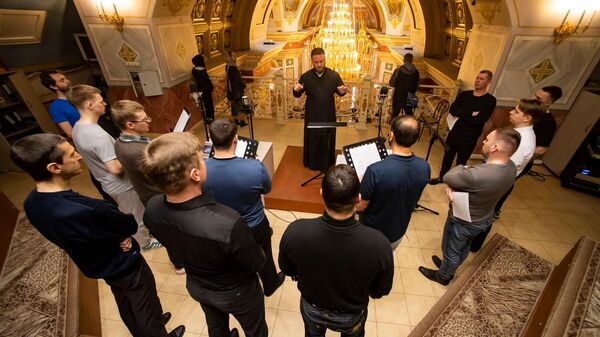 Репетиция церковного хора в Александро-Невском соборе Симферополя