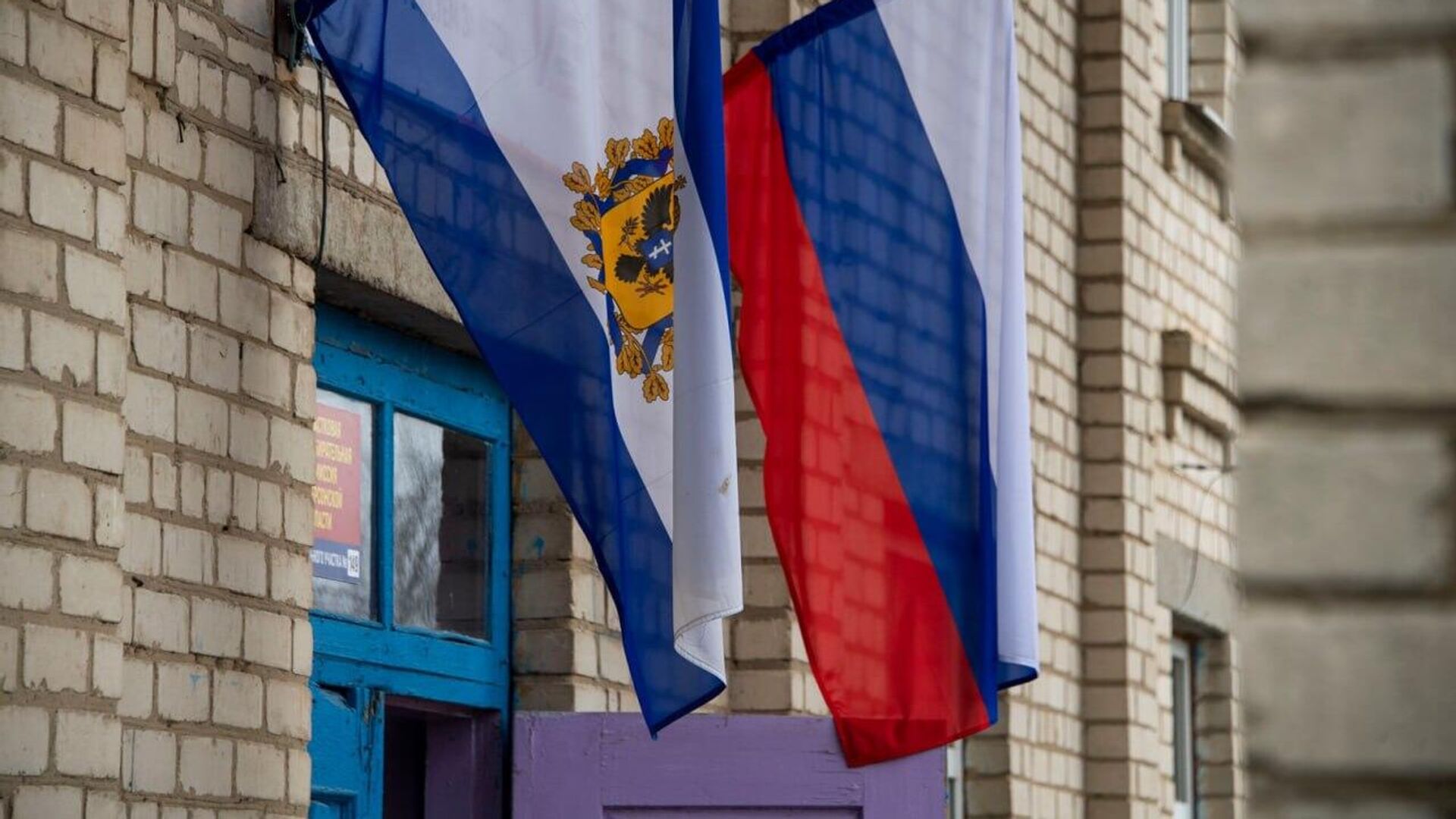 Флаги на избирательном участке - РИА Новости, 1920, 15.03.2024