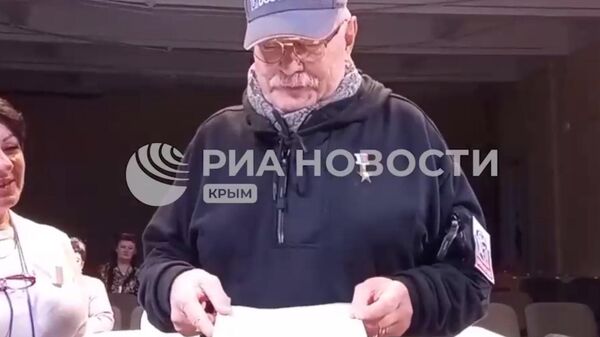 Никита Михалков проголосовал в Симферополе на выборах президента России