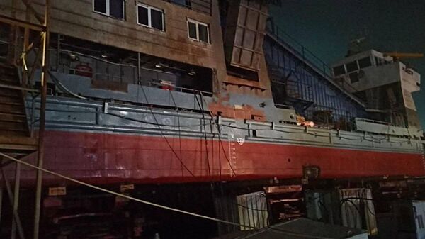 В Крыму огнеборцы МЧС России потушили судно