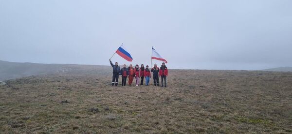 Личный состав Ленинского АСО установили флаги на мысе Казантип Личный состав Ленинского АСО установили флаги на мысе Казантип