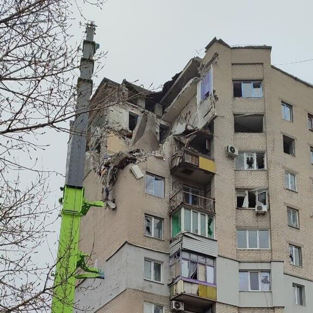 ВСУ ударили по жилой девятиэтажке в Лисичанске – под завалами человек - РИА  Новости Крым, 19.03.2024