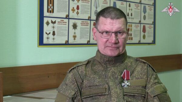 Ефрейтор Сергей Соленов, закрывший от взрыва гранаты командира танка Алеша, награжден орденом Мужества