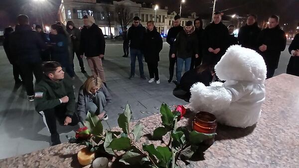 Стихийный мемориал открылся в Симферополе после теракта в Крокус Сити