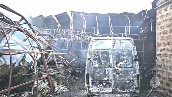 Пожар на складе с оборудованием для салонов красоты в Симферополе