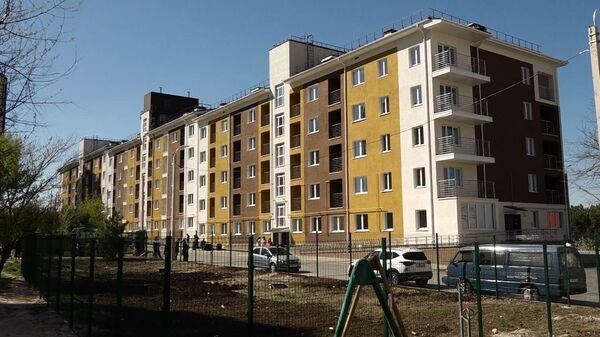 В Симферополе 20 детей-сирот получили новые квартиры в микрорайоне Залесье