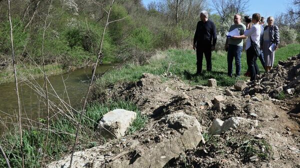 Аксенов обратил внимание на необходимость расчистки русла малых рек, что позволит снизить риск подтоплений при паводках.