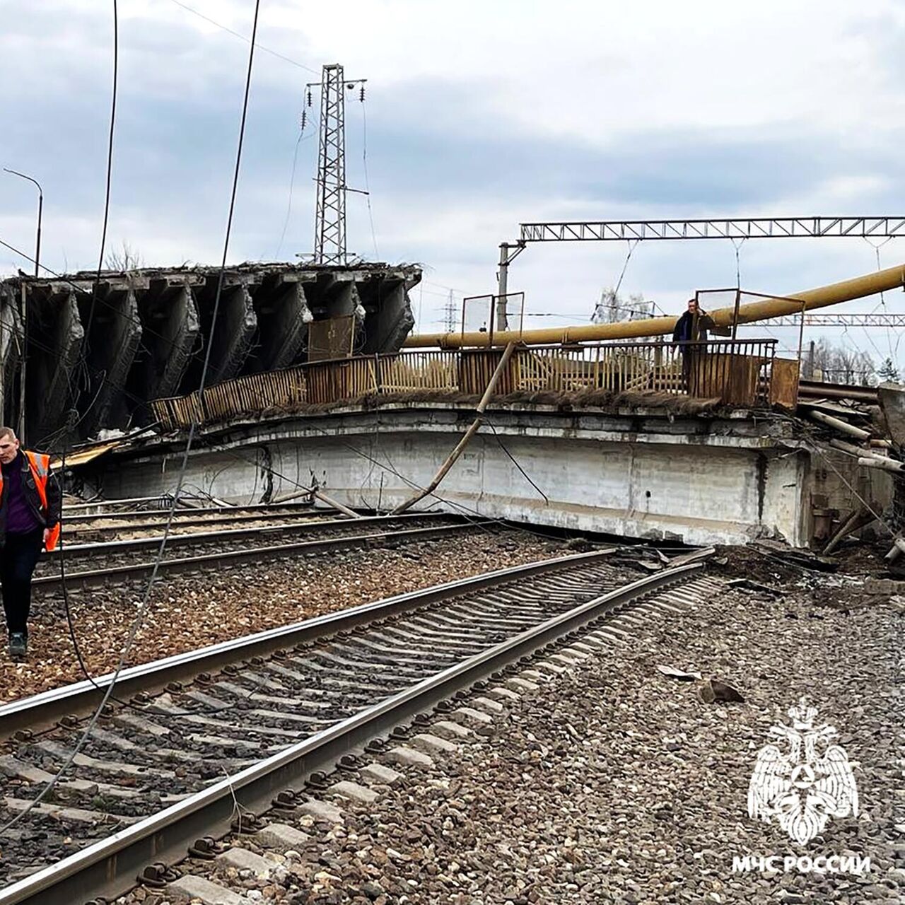 Обрушение моста в Смоленской области: пострадавших эвакуируют в Москву -  РИА Новости Крым, 08.04.2024