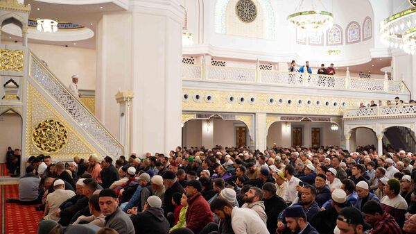 Праздничный намаз в Соборной мечети Крыма