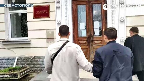 Сотрудники ФСБ в Крыму арестовали подозреваемого в торговле наркотиками в особо крупном размере
