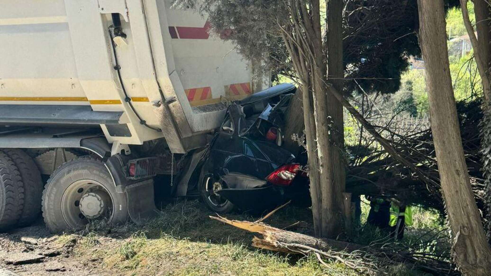 Грузовик расплющил легковушку под Алуштой в Крыму – двое погибли - РИА  Новости Крым, 13.04.2024