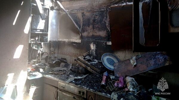 Под Симферополем пожарные спасли из горящего дома двух пенсионеров