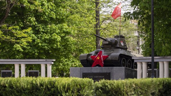 Танк Т-34 в сквере Победы в Симферополе