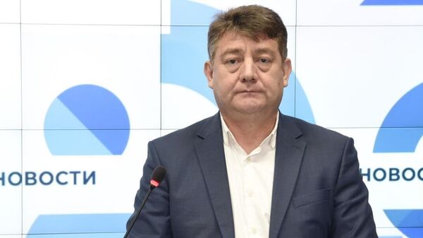 Председатель Государственного комитета по делам межнациональных отношений Республики Крым Айдер Типпа
