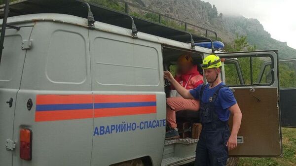 Сотрудники Крым-Спас оказали помощь туристам, пострадавшим в горах под Алуштой