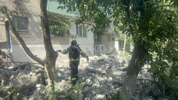 Киевские террористы нанесли очередной удар по пятиэтажному жилому дому в Токмаке.