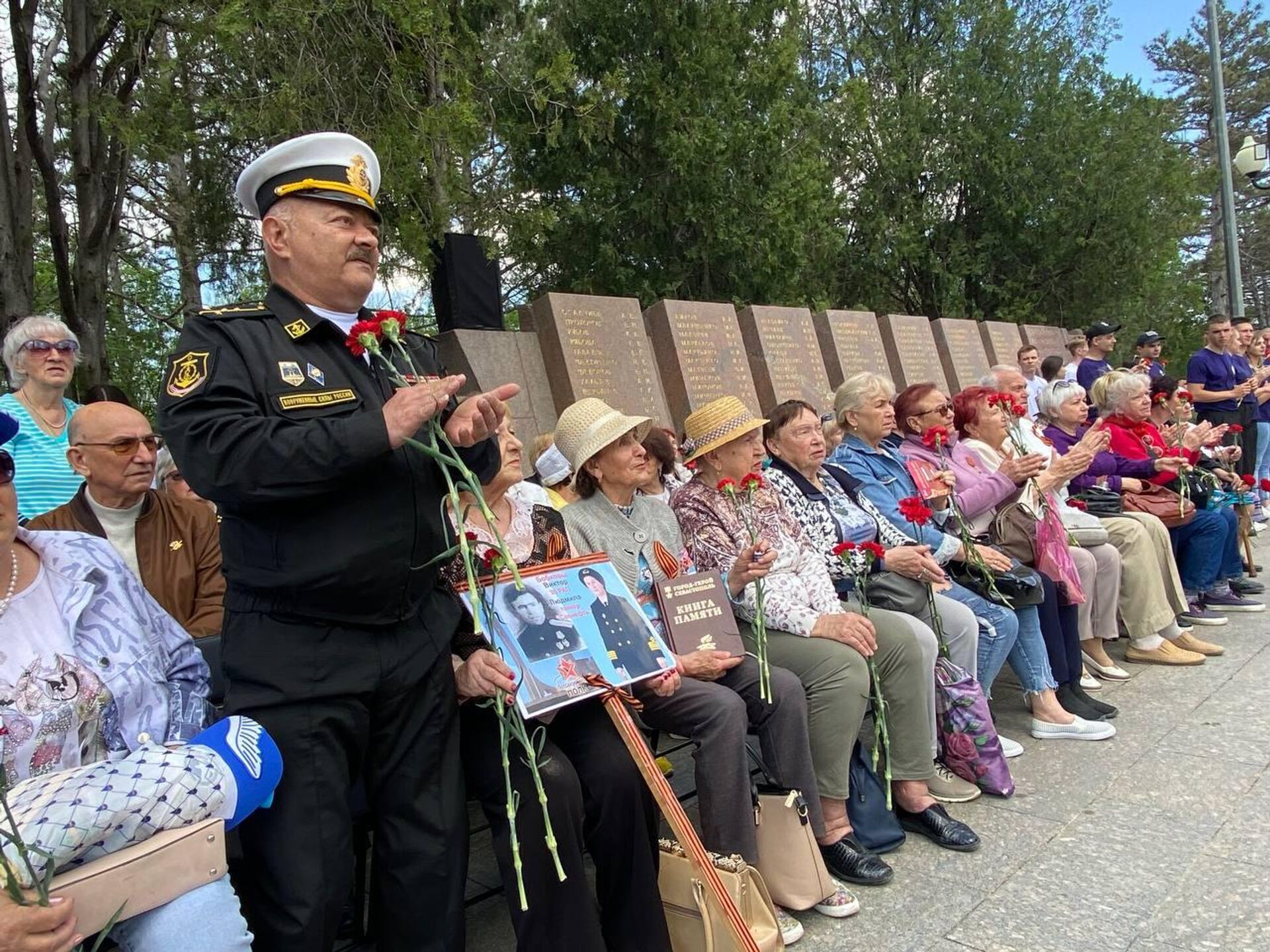 На Сапун-горе почтили память воинов-освободителей Севастополя - РИА Новости, 1920, 04.05.2024