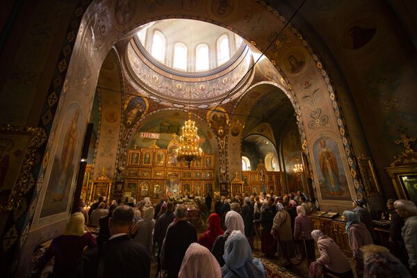 Празднование Пасхи в Петропавловском соборе Симферополя 