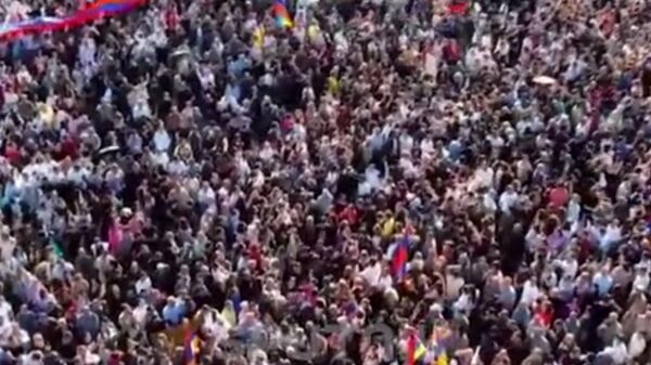 В Ереване проходит многотысячный митинг с требованием отставки Пашиняна